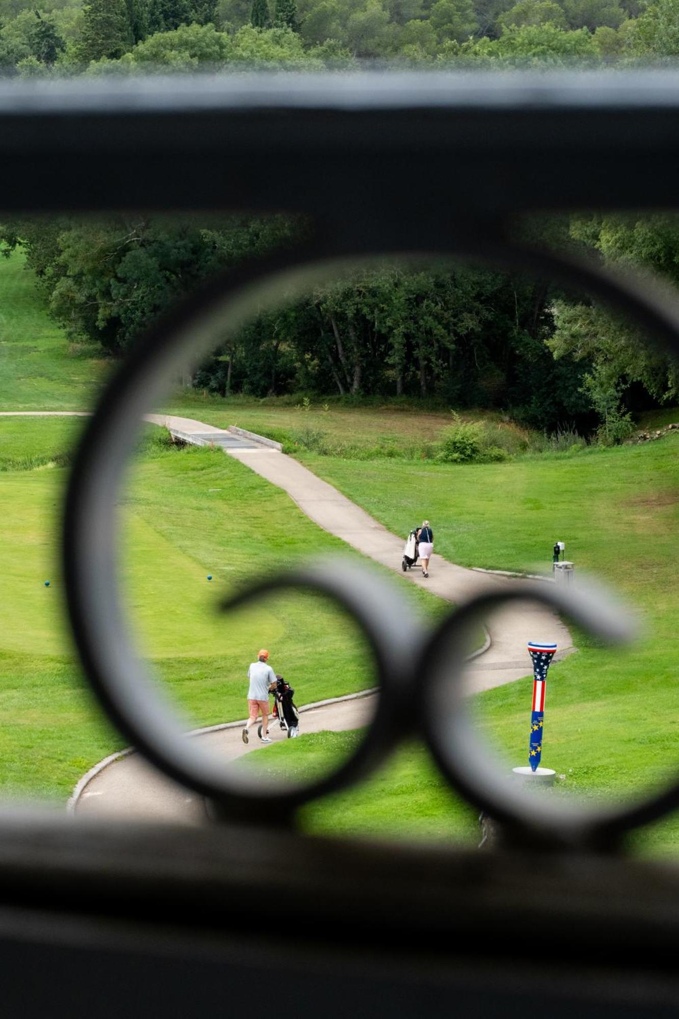 Hotel Golf & Spa Chateau De La Begude The Originals Collection Valbonne Bagian luar foto