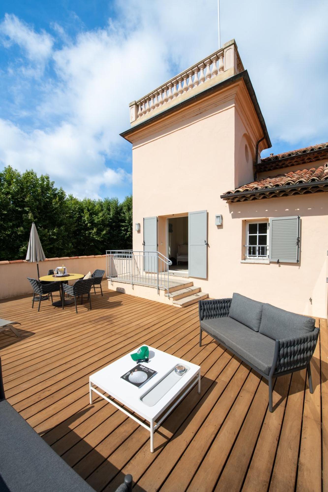 Hotel Golf & Spa Chateau De La Begude The Originals Collection Valbonne Bagian luar foto