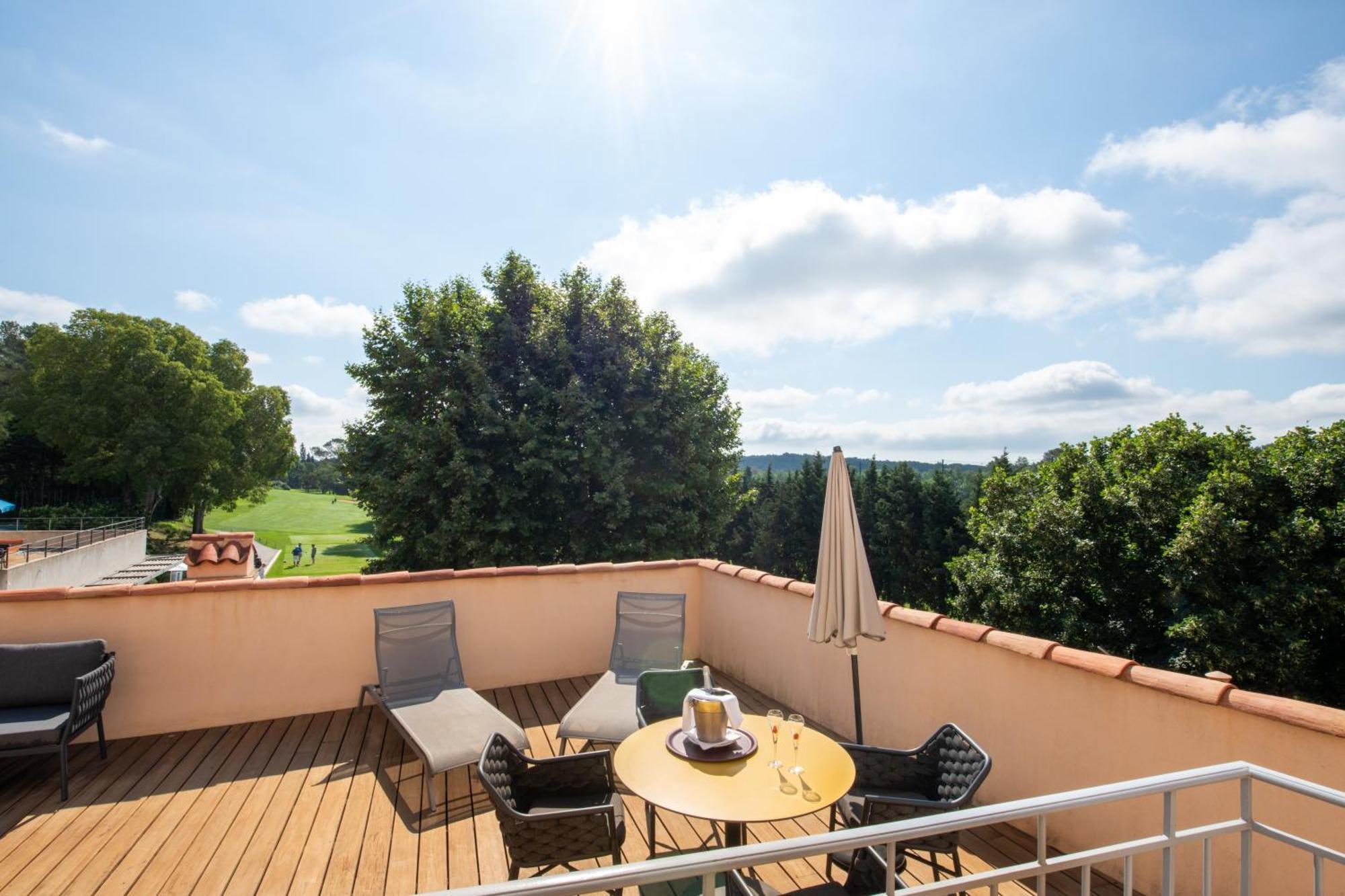 Hotel Golf & Spa Chateau De La Begude The Originals Collection Valbonne Bagian luar foto