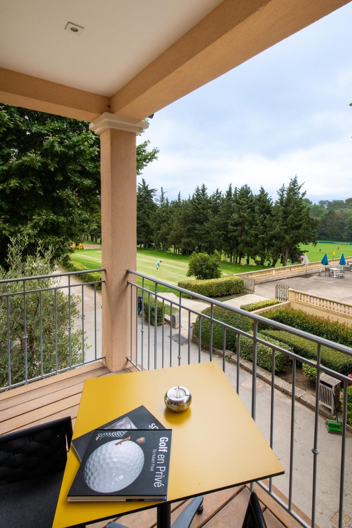 Hotel Golf & Spa Chateau De La Begude The Originals Collection Valbonne Bagian luar foto