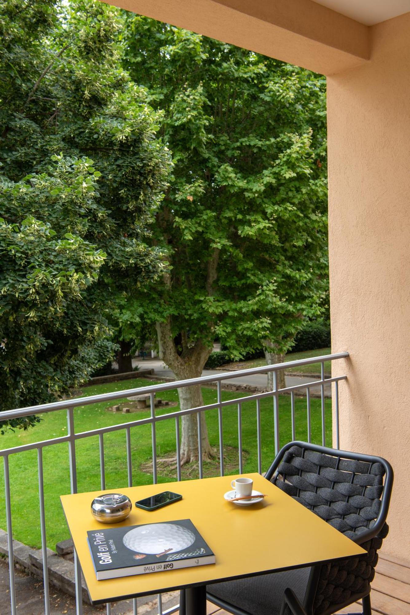Hotel Golf & Spa Chateau De La Begude The Originals Collection Valbonne Bagian luar foto